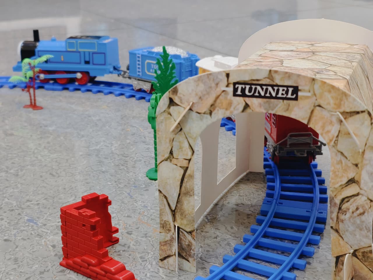 Rechargeable Thomas Train Set with Track & Tunnel
