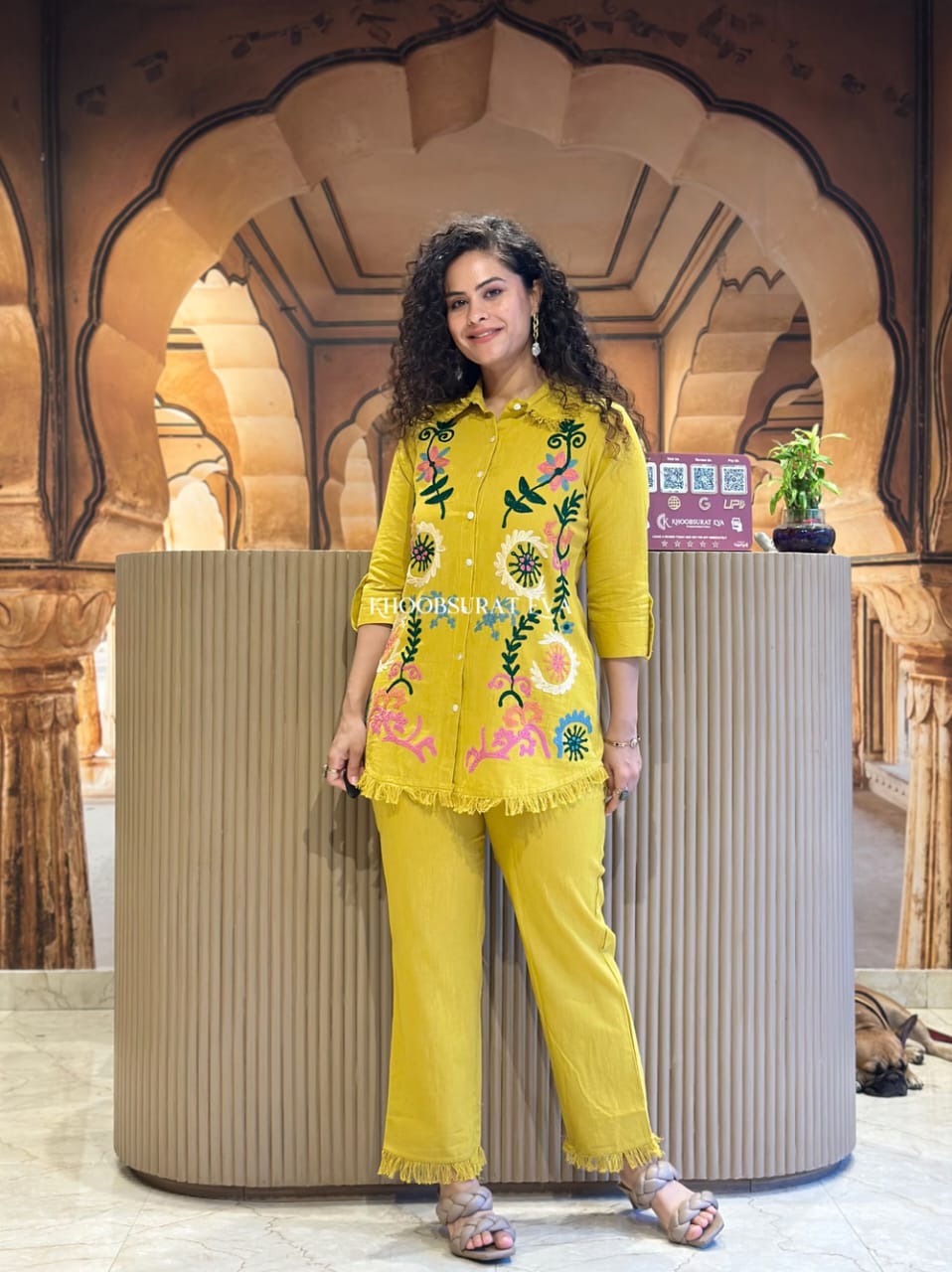 Stylish kurta set with beautiful embroidery work!