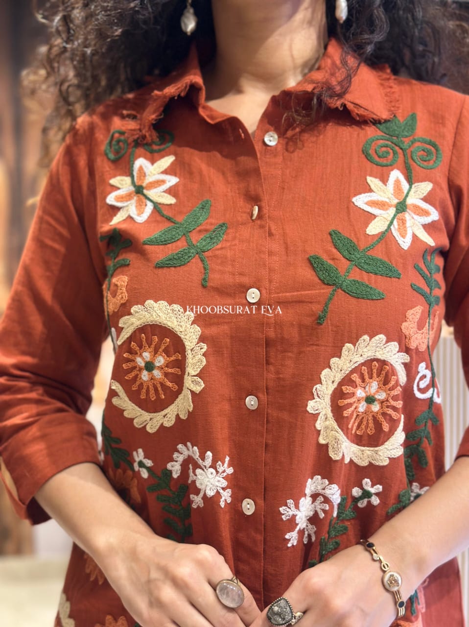 Stylish kurta set with beautiful embroidery work!