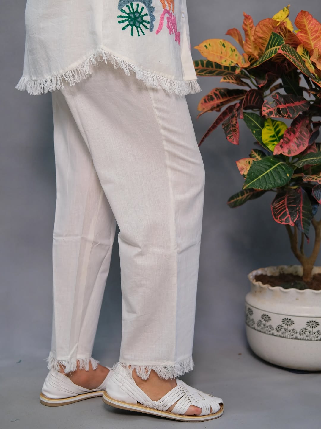 Stylish kurta set with beautiful embroidery work!