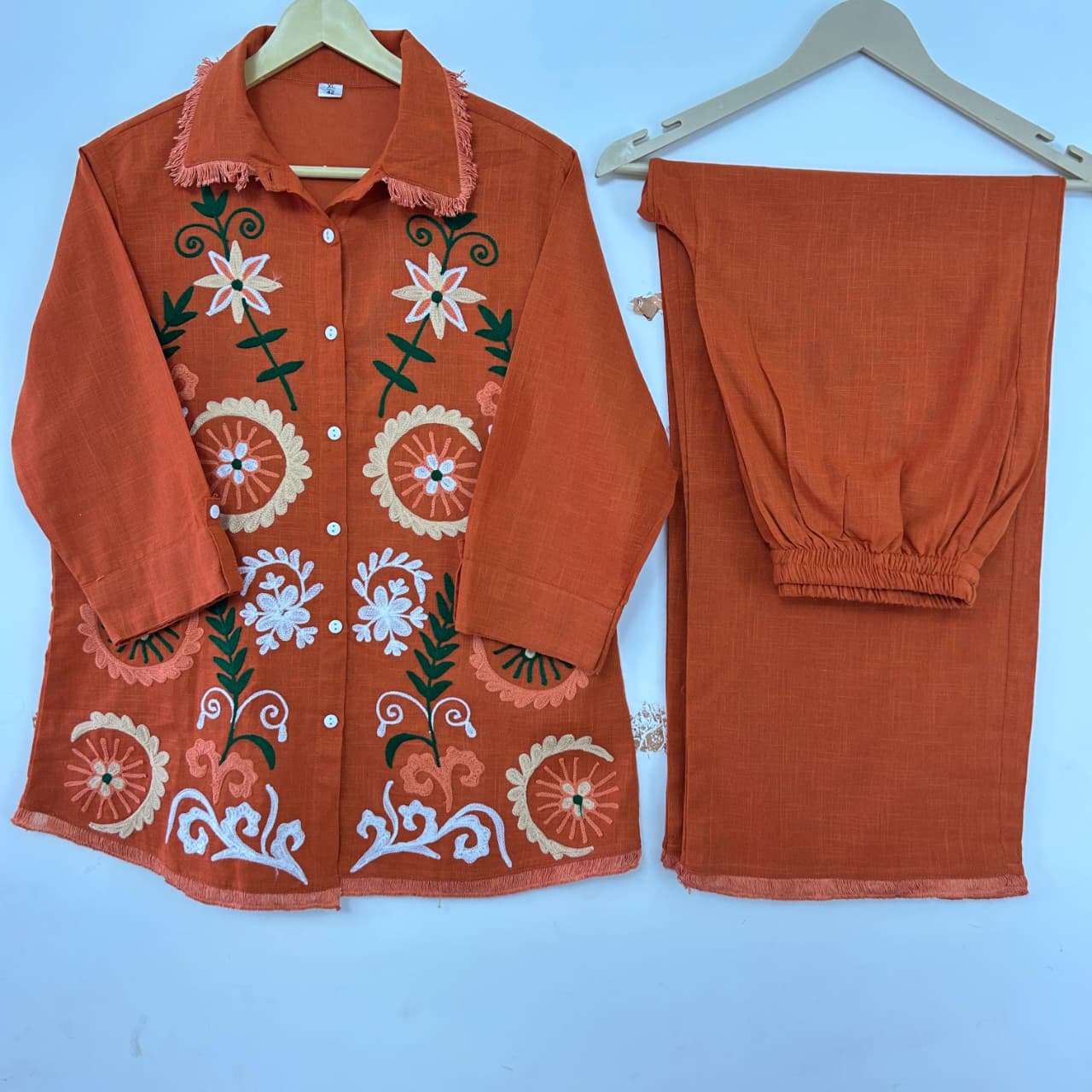 Stylish kurta set with beautiful embroidery work!