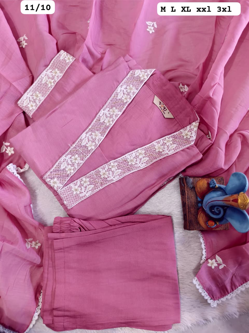 Kurati with V nack hand work