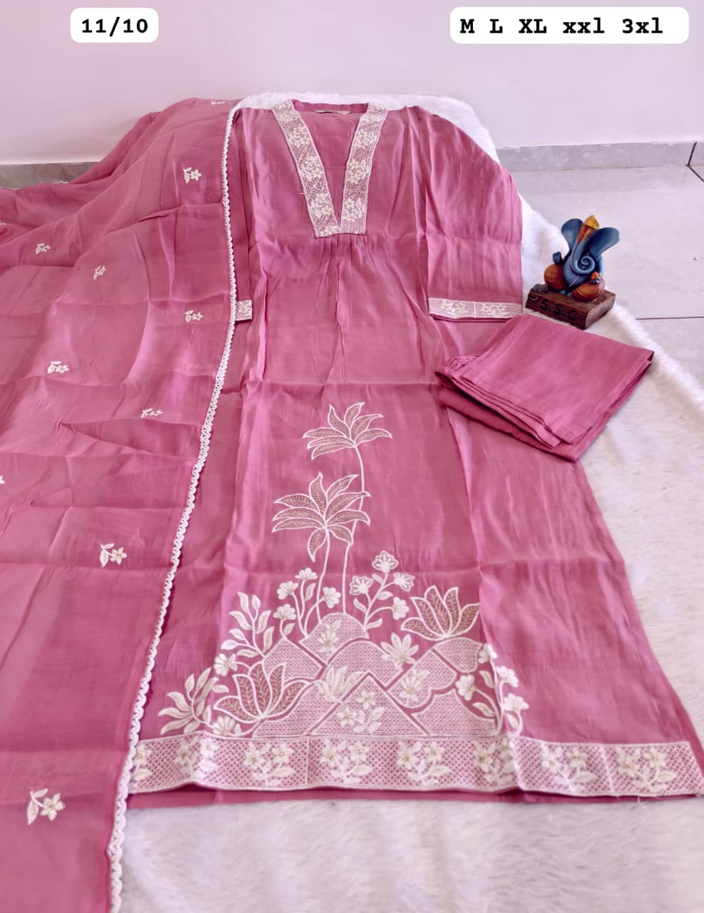 Kurati with V nack hand work