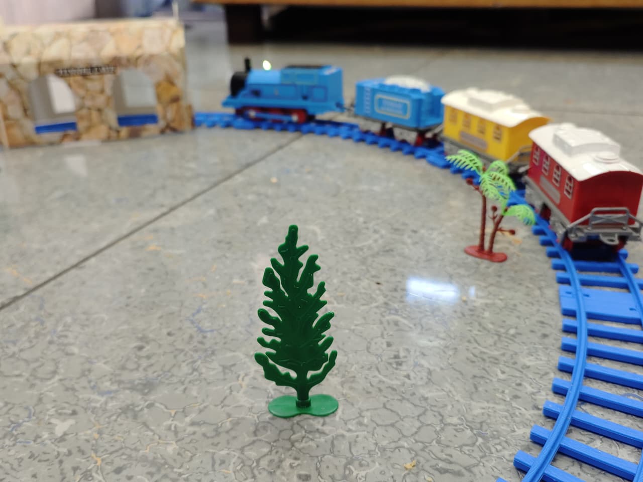 Rechargeable Thomas Train Set with Track &amp; Tunnel