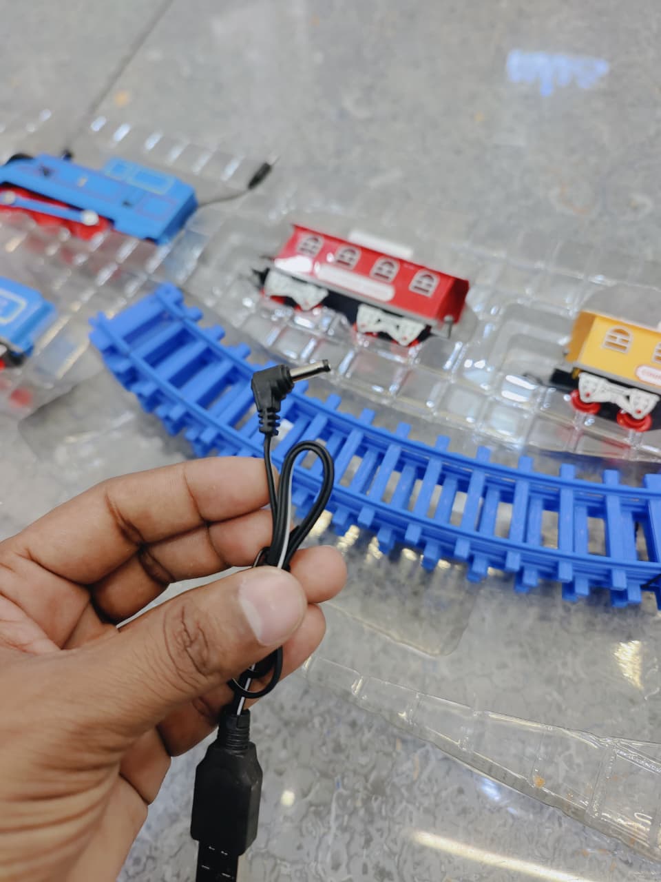 Rechargeable Thomas Train Set with Track &amp; Tunnel